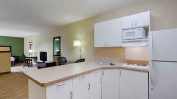 Full-sized fridge, microwave, stovetop, coffee/tea maker