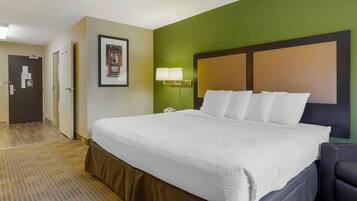 Estúdio, 1 cama King, para não fumantes | Escrivaninha, cortinas blackout, ferros/tábuas de passar roupa