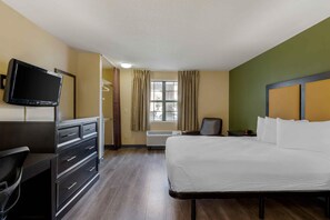 Studio, 1 Queen Bed, Non Smoking | Desk, blackout drapes, iron/ironing board, free WiFi