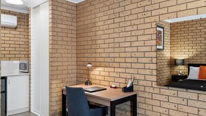 办公桌、熨斗/熨衣板、免费 WiFi、特色家居