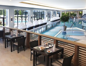 3 restaurants; breakfast, lunch, and dinner served