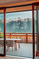 Suíte panorâmica, 2 quartos, varanda, vista para a montanha (Deluxe) | Vista do quarto