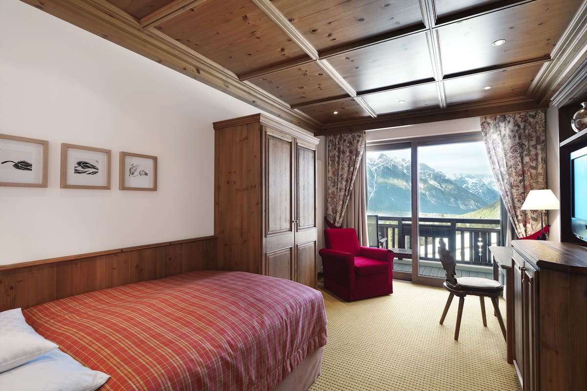 Single Room, 1 Single Bed, Balcony, Mountain View