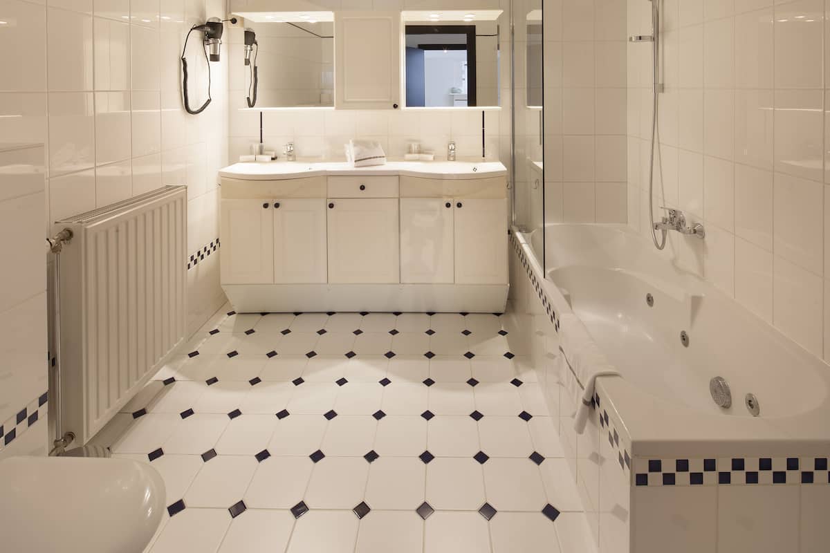 apartment, terrace (with garden) | bathroom | combined shower/bathtub, jetted bath, free toiletries, hair dryer