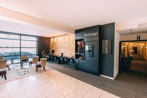 Coin salon dans le hall