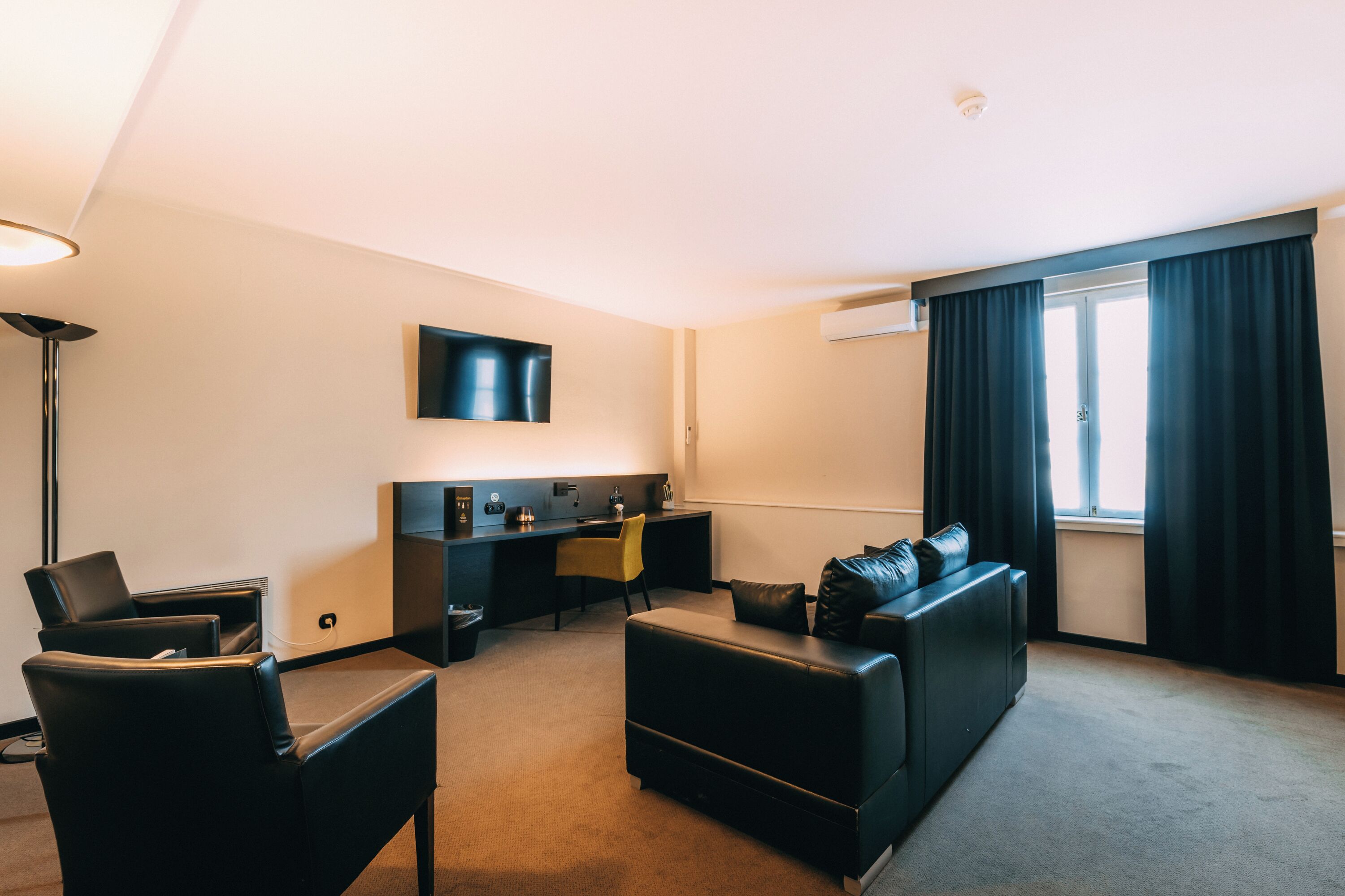 executive double room | 1 bedroom, down duvets, minibar, in-room safe