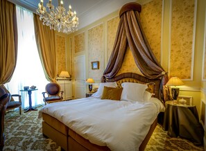 Premium bedding, minibar, in-room safe, individually decorated - Relais & Chateaux Hotel Heritage (Bruges)