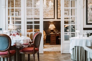 Breakfast, lunch and dinner served - Relais & Chateaux Hotel Heritage (Bruges)