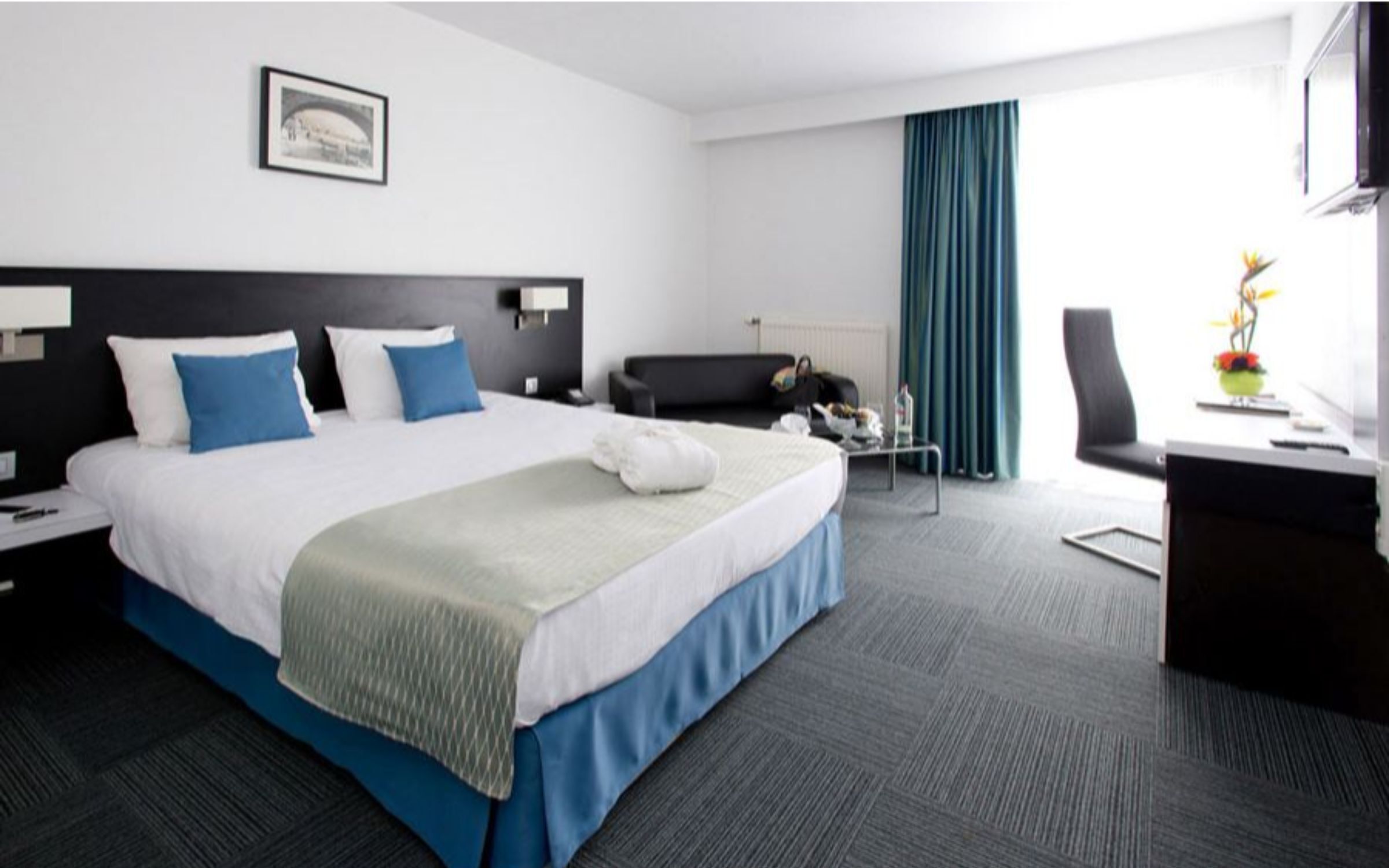In-room safe, desk, laptop workspace, free WiFi