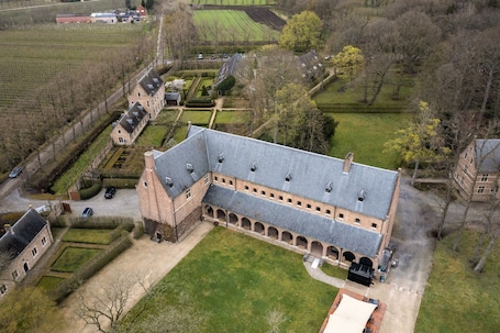 Fachada da propriedade. Priorij Corsendonk