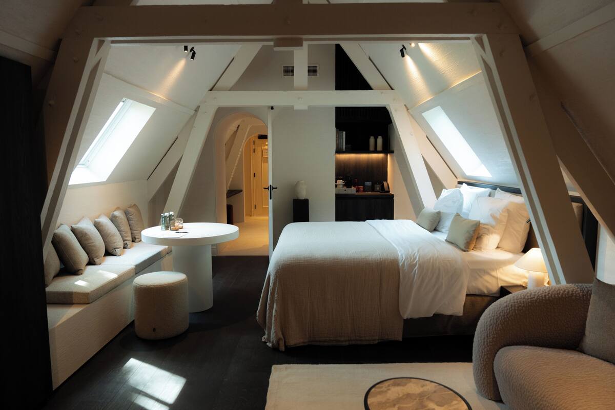 Royal Double Room | Minibar, in-room safe, desk, laptop workspace