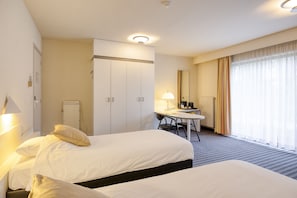 Economy Double Room | Minibar, in-room safe, desk, laptop workspace
