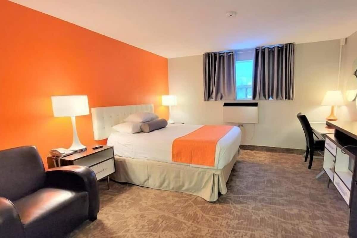 Escritorio, tabla de planchar con plancha y cunas gratuitas