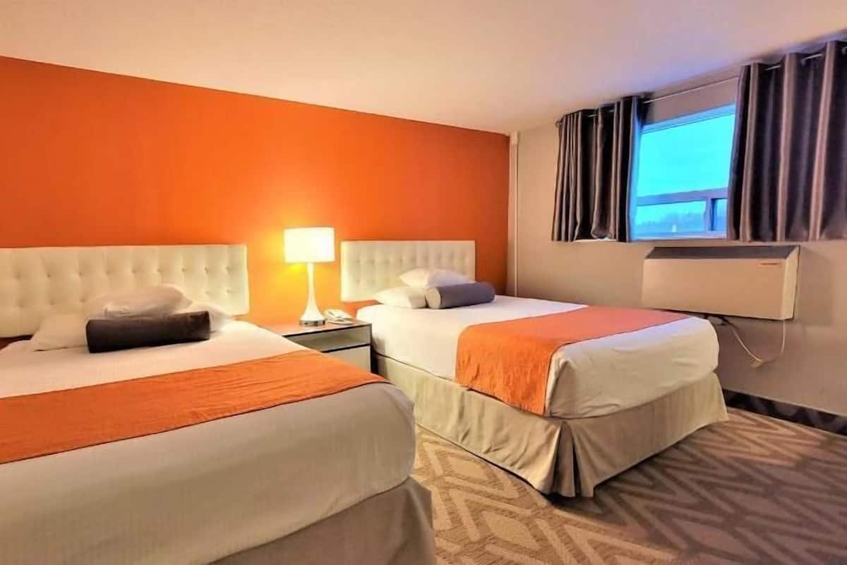 Escritorio, tabla de planchar con plancha y cunas gratuitas