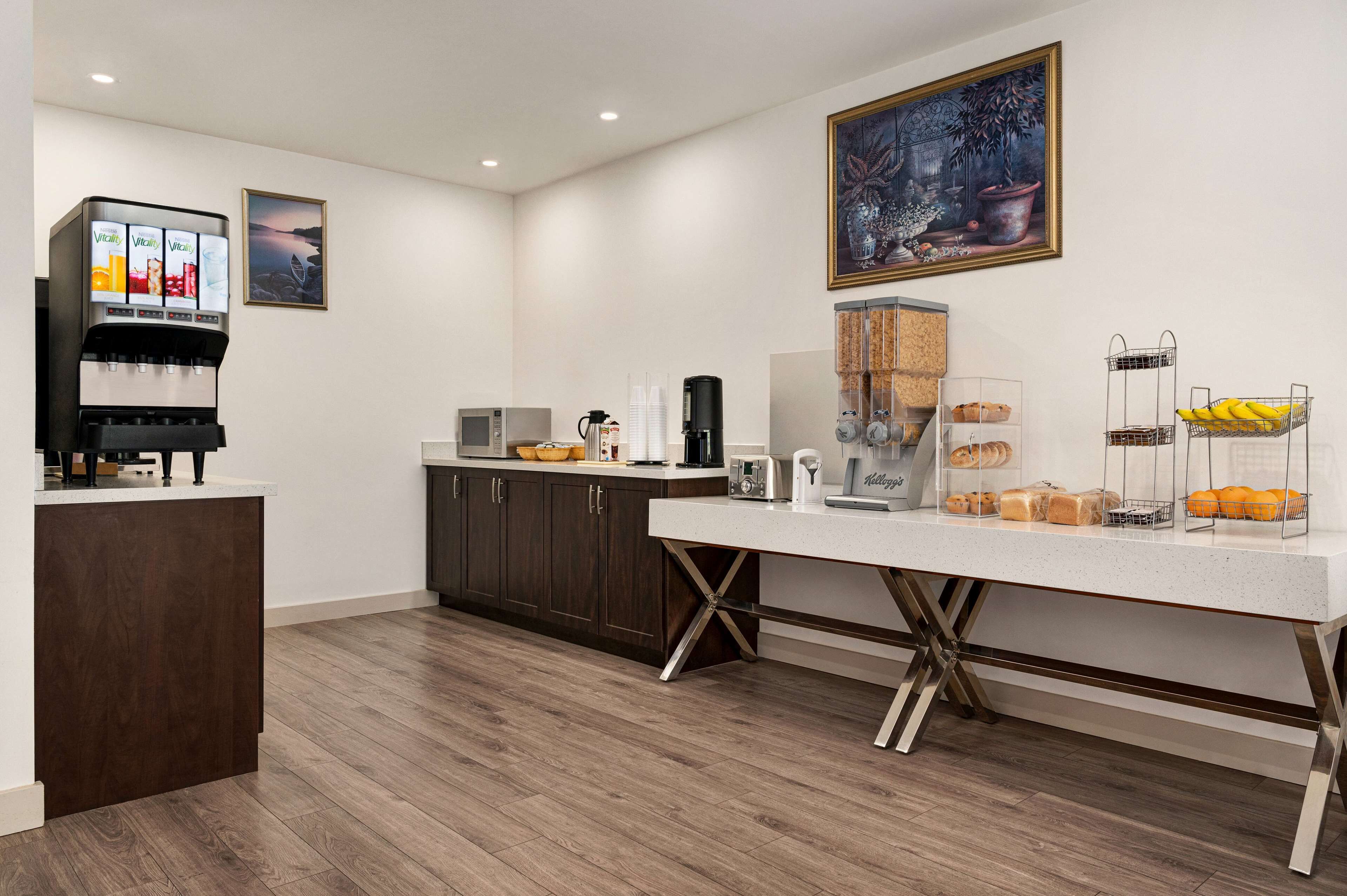 Free daily continental breakfast