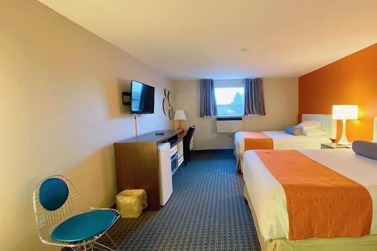 Escritorio, tabla de planchar con plancha y cunas gratuitas