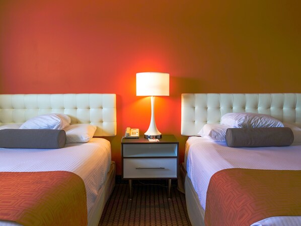 書桌、熨斗/熨衣板、免費搖籃/嬰兒床、折疊床/加床