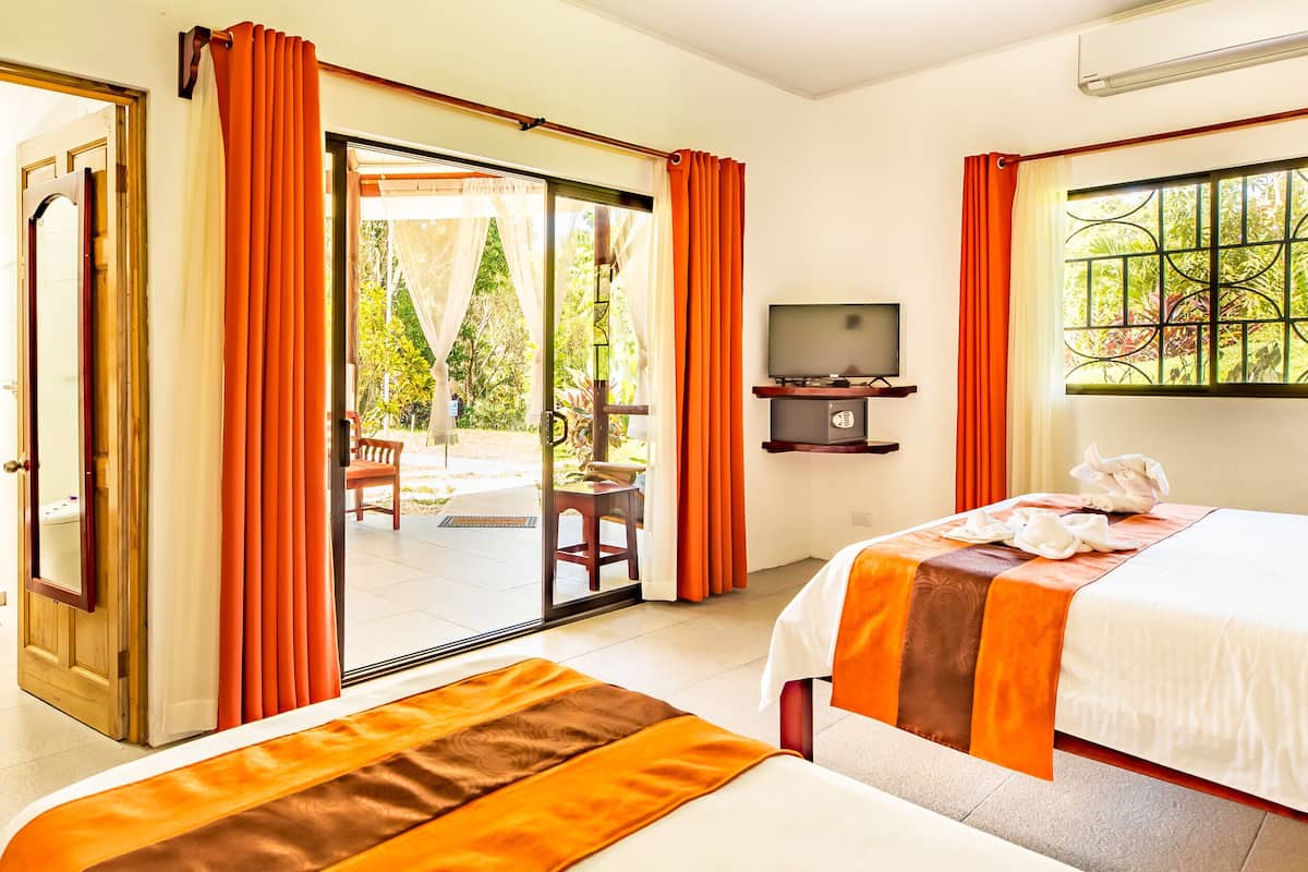 Quarto superior | Cortinas blackout, berços grátis, Wi-Fi de cortesia, roupa de cama