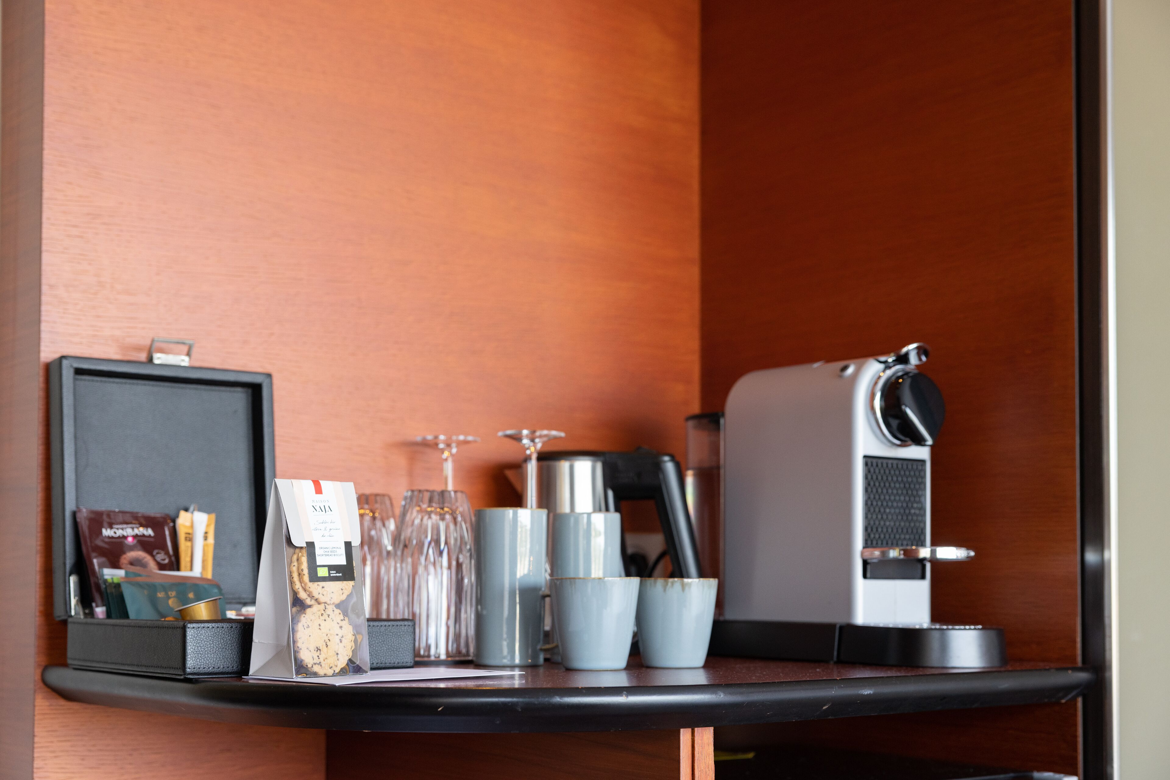 exception, sea view | 1 bedroom, minibar, in-room safe, desk