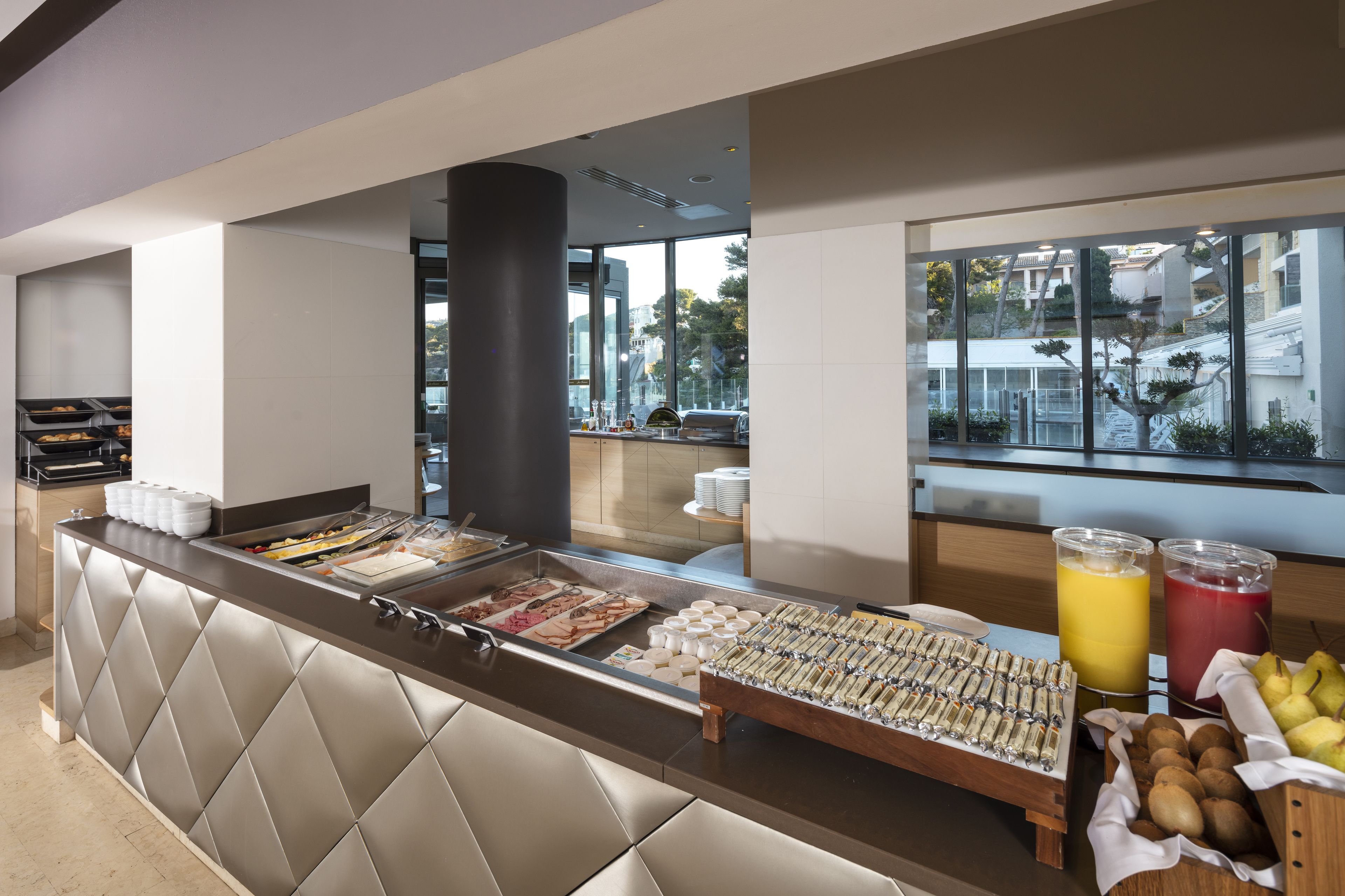 Daily buffet breakfast for a fee