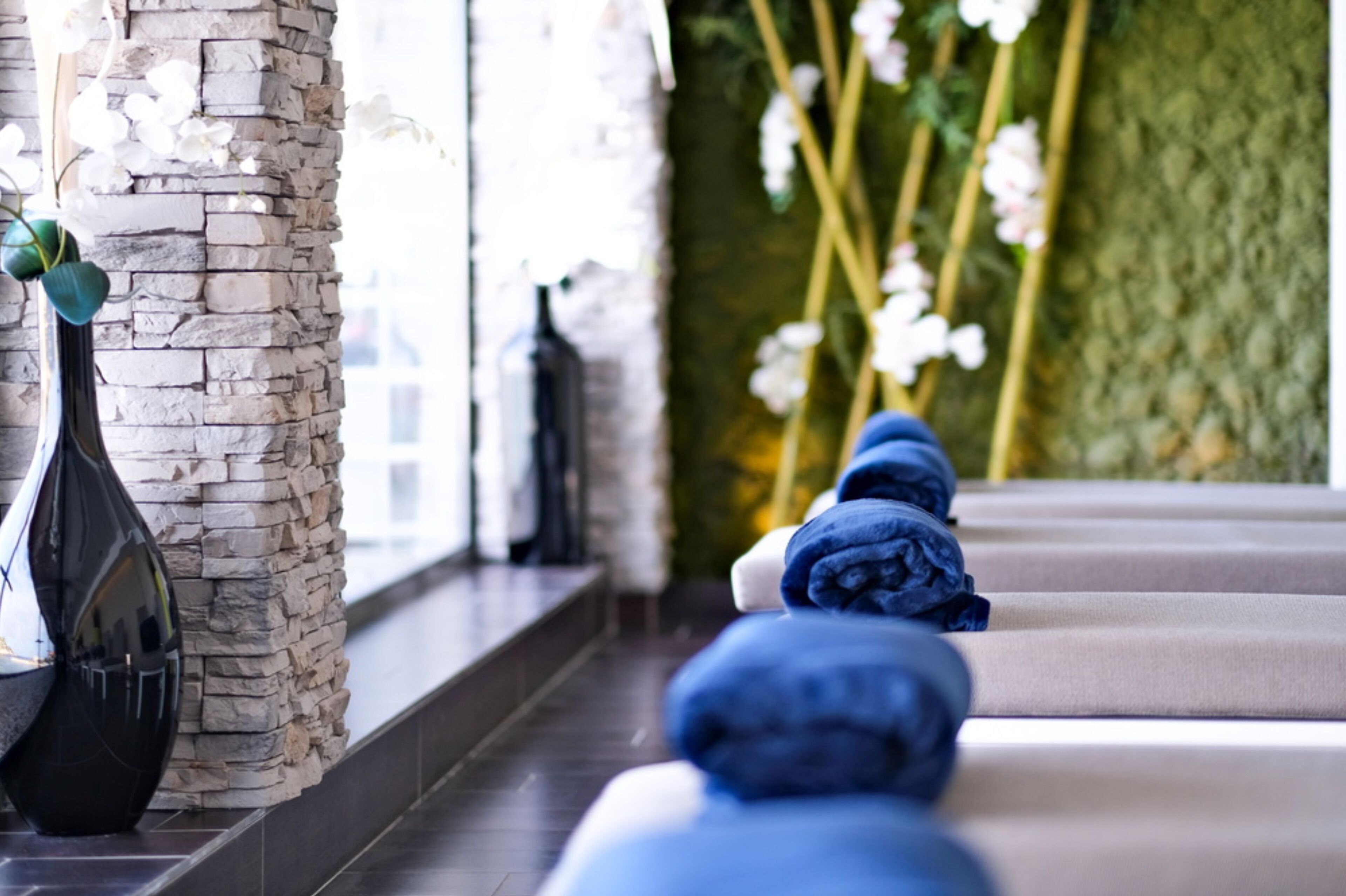 Espace de soins pour les couples, sauna, bain à remous, soins corporels