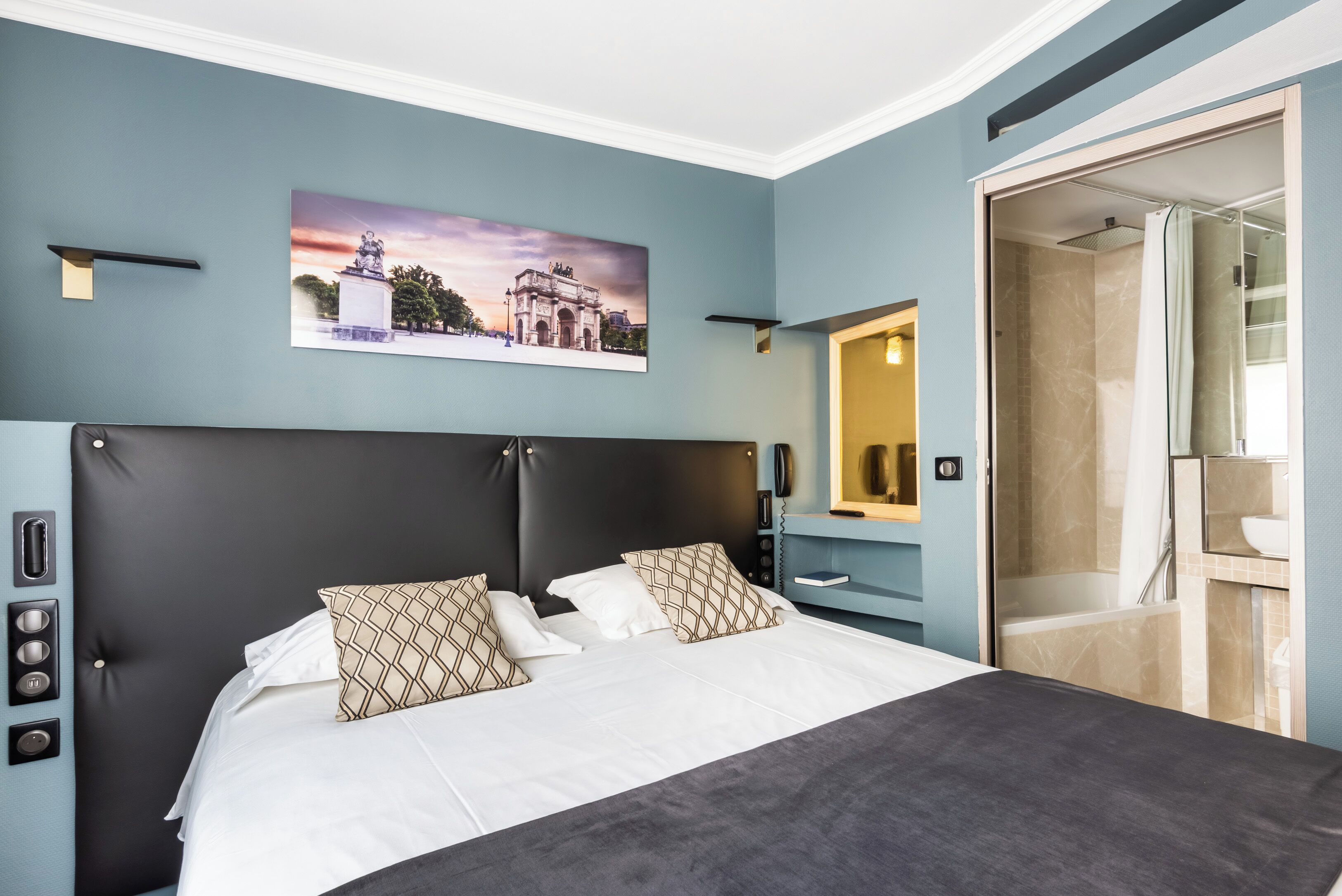 premium bedding, minibar, in-room safe, blackout curtains