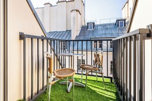 高級寢具、迷你吧、客房內保險箱、遮光布/窗簾