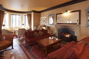 Bar (on property) - Royal Golf Hotel (Dornoch)