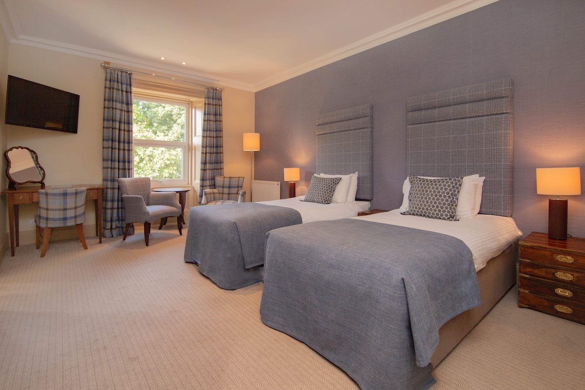 1 bedroom, premium bedding, desk, blackout drapes