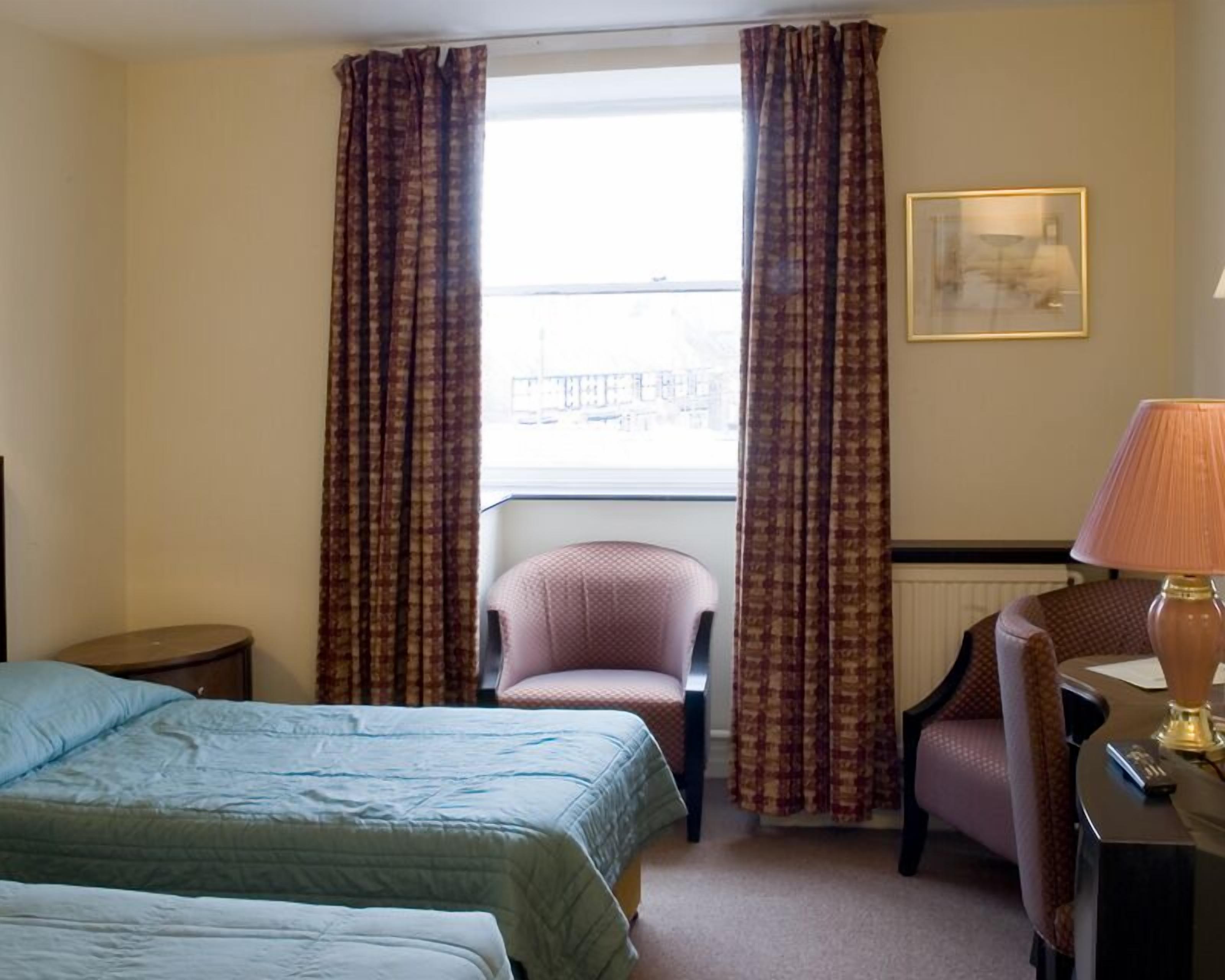 standard twin room, 2 single beds | in-room safe, iron/ironing board, wifi