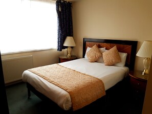 In-room safe, iron/ironing board, WiFi, bed sheets - The Ashley Hotel (Altrincham)