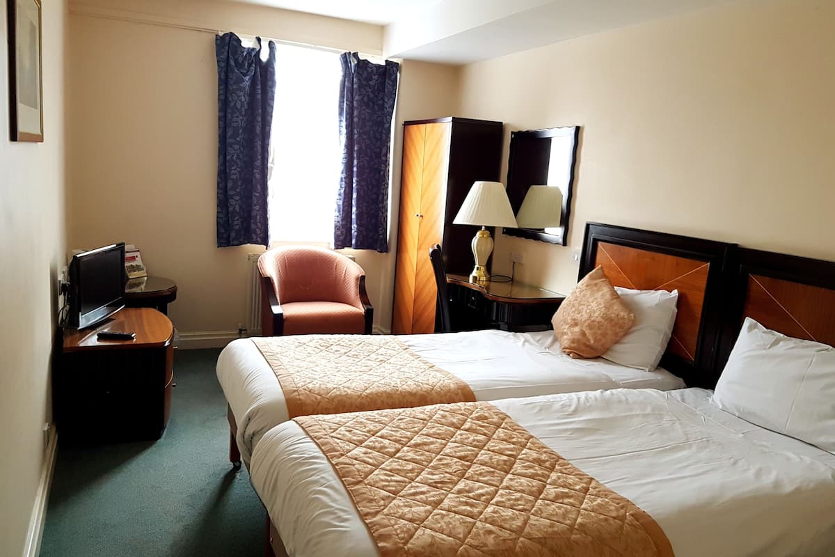 standard twin room, 2 single beds | in-room safe, iron/ironing board, wifi
