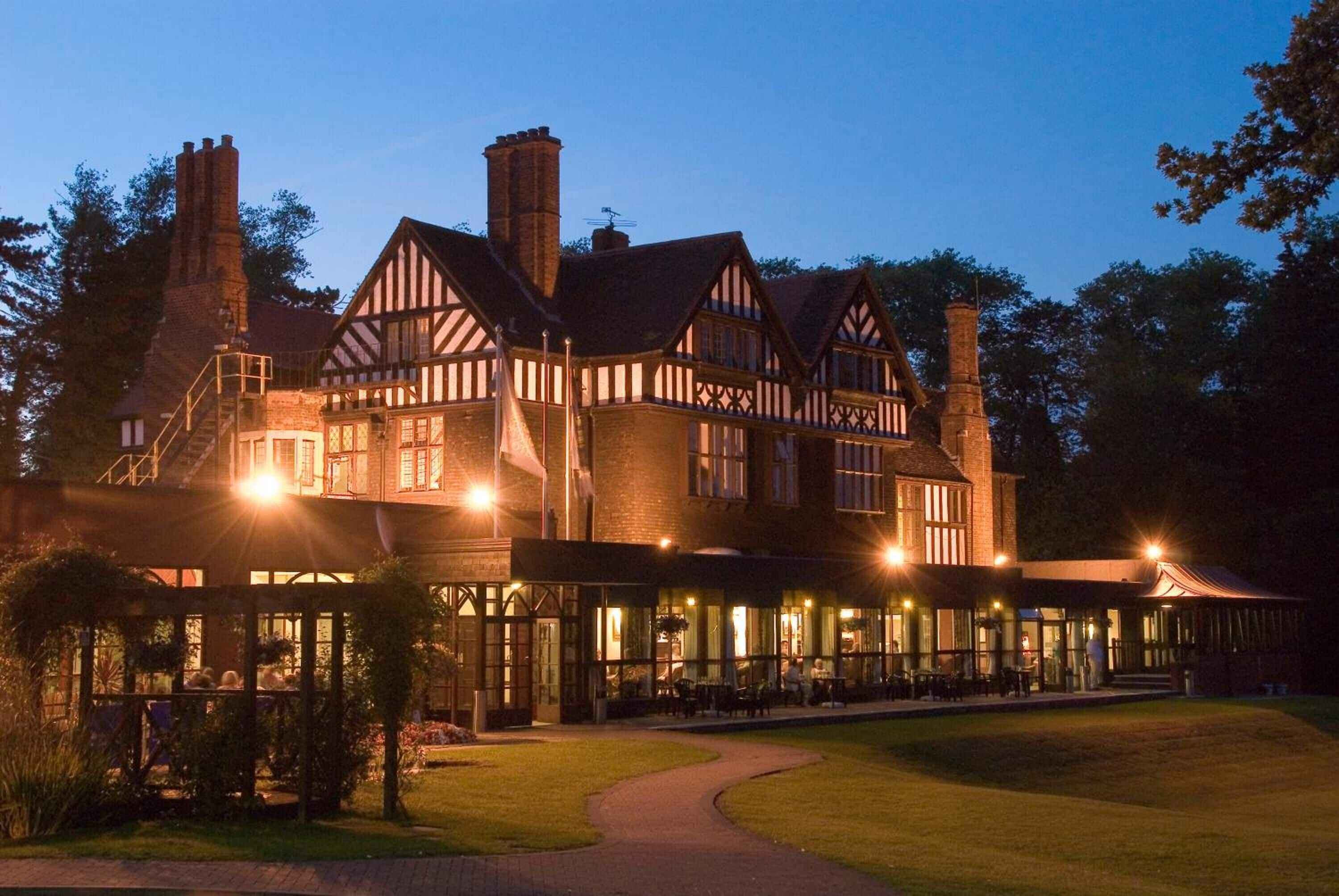 Photo - Royal Court Hotel