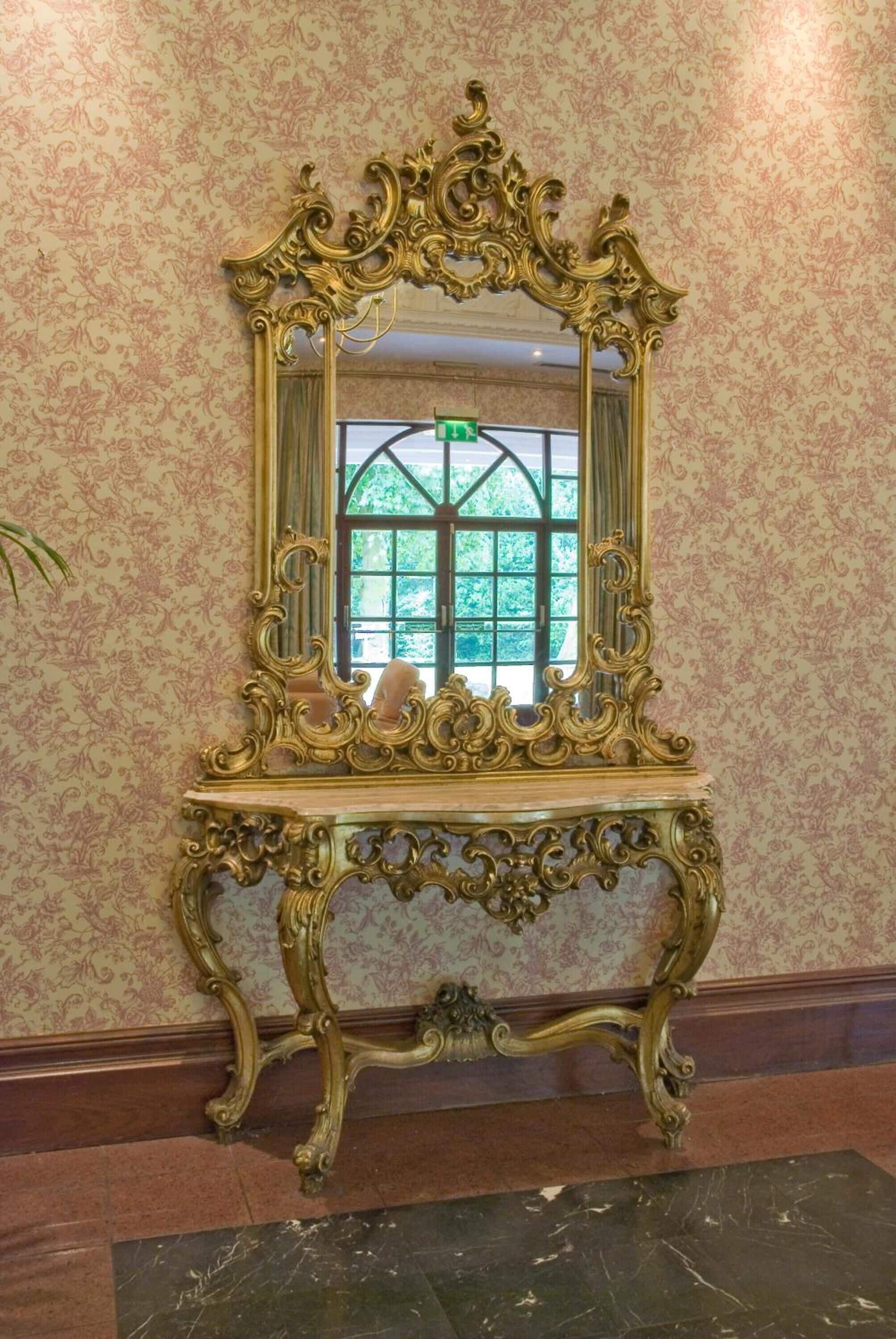 Photo - Royal Court Hotel