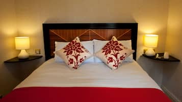 Hypo-allergenic bedding, desk, free WiFi, bed sheets