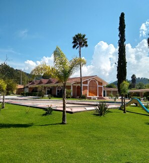 Children’s play area – outdoor - Hotel Villa Monarca (San Felipe de Los Alzati)