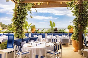 3 restauranter, frokost, lunsj og middag serveres, middelhavsretter