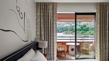 Suite Junior, vue mer | Minibar, coffres-forts dans les chambres, décoration personnalisée