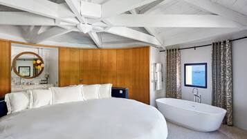 Suite, vista mare | Minibar, una cassaforte in camera, con stile personalizzato