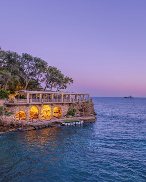 3 restaurants, breakfast, lunch, dinner served; Mediterranean cuisine