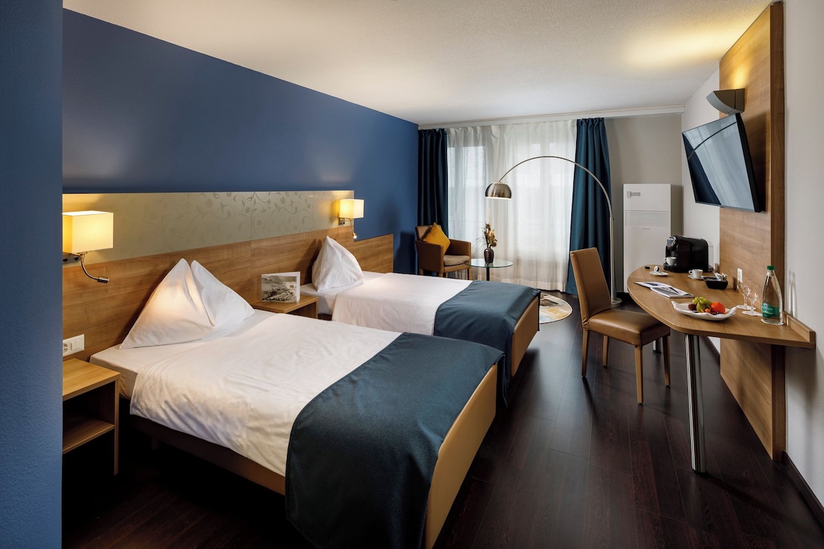 In-room safe, desk, soundproofing, WiFi (free)