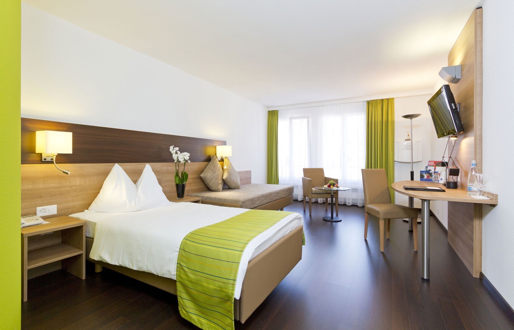 In-room safe, desk, soundproofing, free WiFi