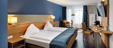 Doppelzimmer Innenhof | Brankas, meja kerja, kedap suara, dan Wi-Fi gratis