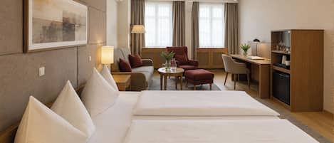 Junior suite, 1 tweepersoonsbed (DORMERO) | Hypoallergeen beddengoed, een kluis op de kamer, individueel gedecoreerd