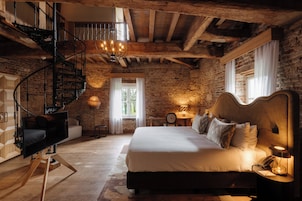 Tower Suite | Cofres nos quartos, individualmente decorados