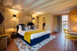 2 bedrooms, in-room safe, individually decorated, individually furnished