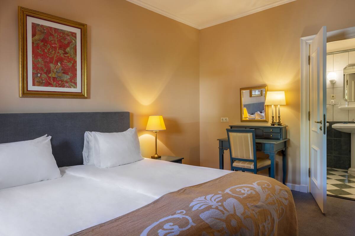 2 bedrooms, in-room safe, individually decorated, individually furnished