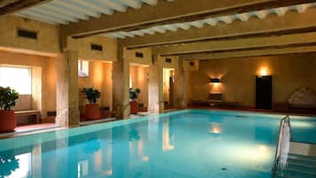 Indoor pool, pool loungers