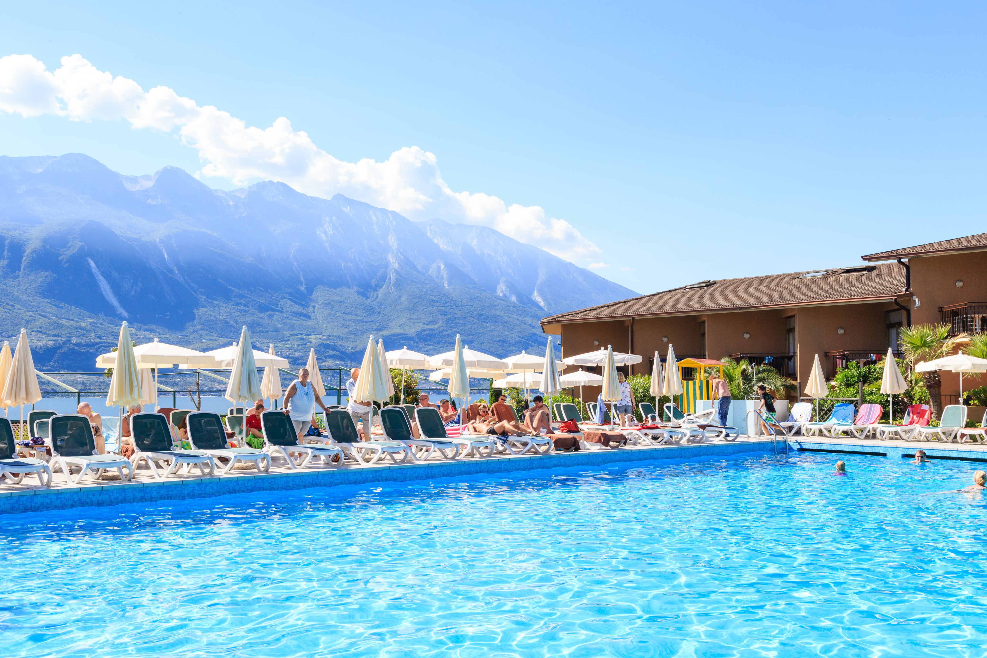 من حمّامات السباحة المغطاة، حمّام سباحة خارجي موسمي