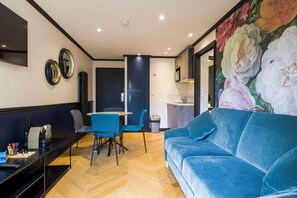 Standard Apartment, 1 Queen Bed, Non Smoking, Kitchenette (with Sofabed) | Minibar, in-room safe, desk, blackout drapes